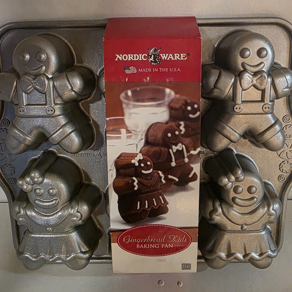 Nordic Ware Silver Gingerbread Kids Pan Also Comes With VMI Brand Cake Pan - Picture 2 of 13